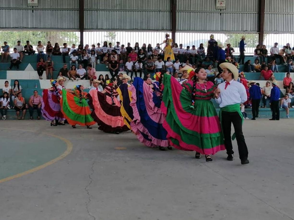 Jóvenes del instituto República de Cuba participaron en el encuentro.