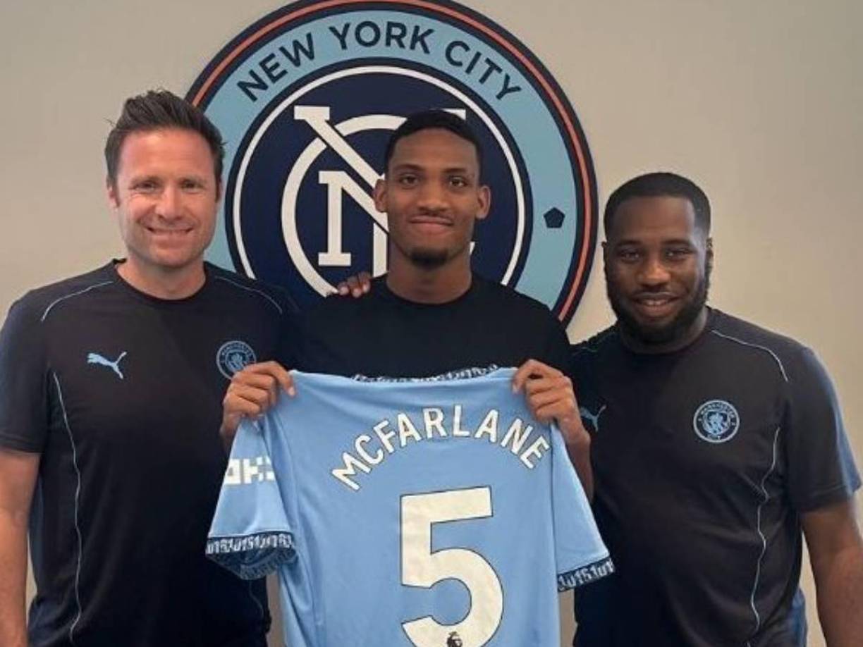 El New York City FC anunció la transferencia permanente del defensor de 18 años Christian McFarlane al Manchester City.McFarlane se unió a la academia del NYCFC a los 11 años en 2018, firmó un contrato con el primer equipo a los 14 años en 2021 e hizo su debut en la MLS en 2024, apareciendo en ocho partidos de liga con cuatro titularidades.