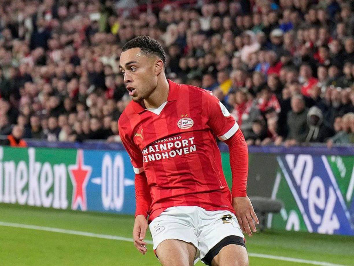 El estadounidense Sergiño Dest desea seguir en el PSV y no quiere volver al FC Barcelona, club dueño de su ficha.