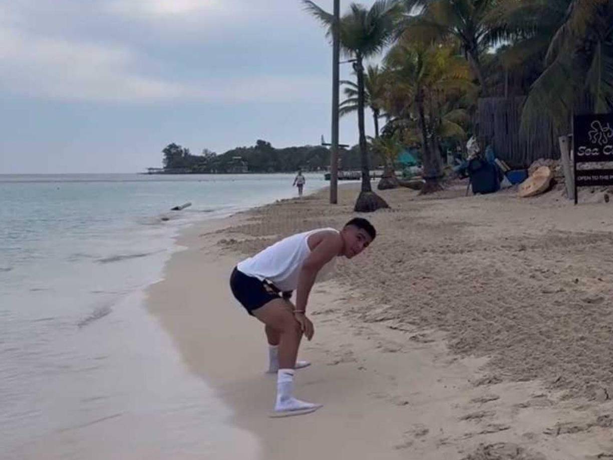 En plena luna de miel, Luis Palma decidió madrugar y realizar ejercicios físicos a un costado de la playa. 