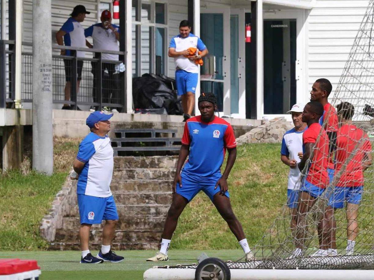 Alberth Elis se puso su respectivo casco como protección luego del terrible golpe que sufrió en Francia el pasado mes de febrero.