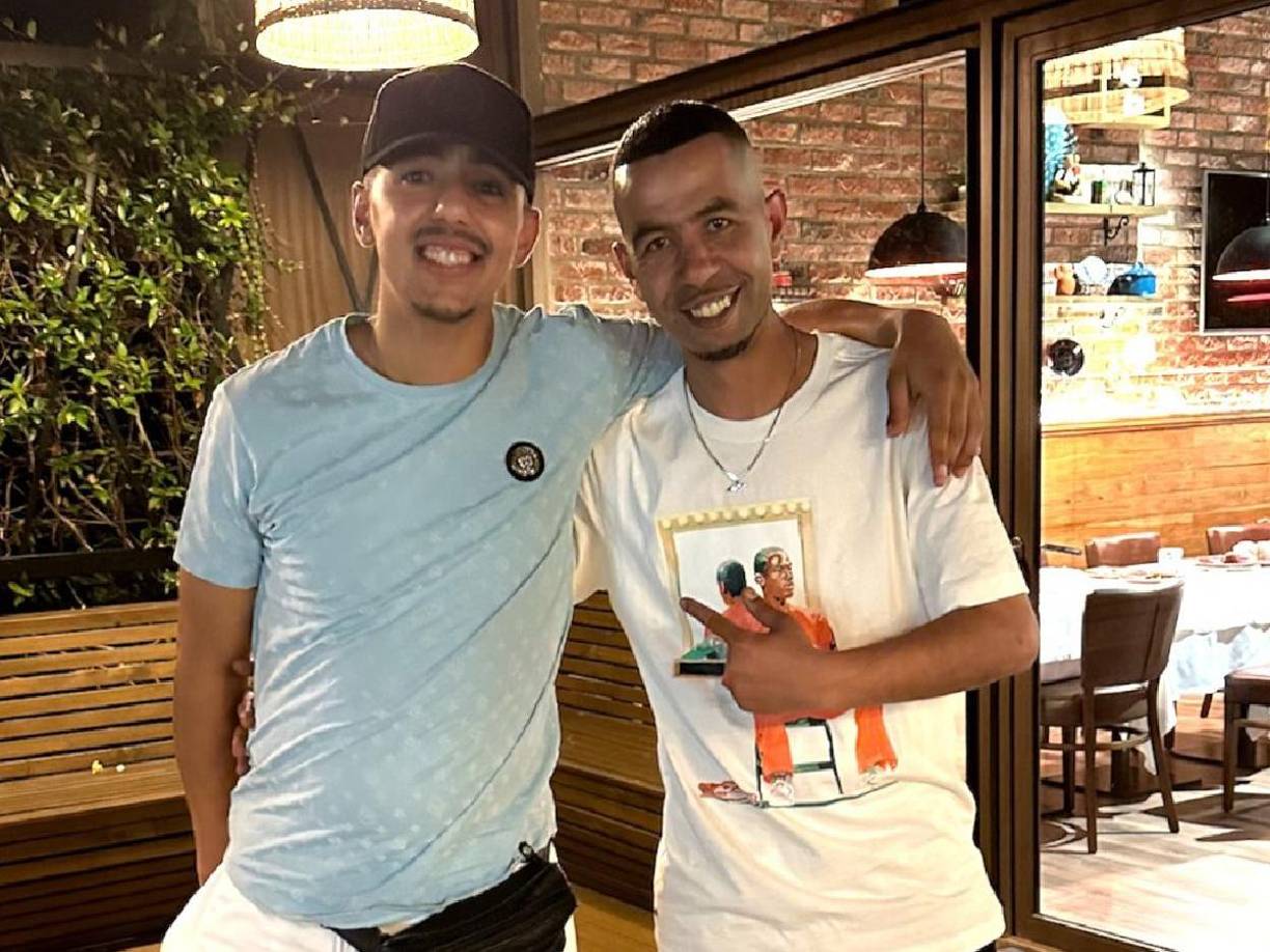 El padre del campeón de la Eurocopa sufrió tres puñaladas, una en el tórax y otras dos en el abdomen, sin embargo, desde el primer momento se informó de que su vida no corría peligro.