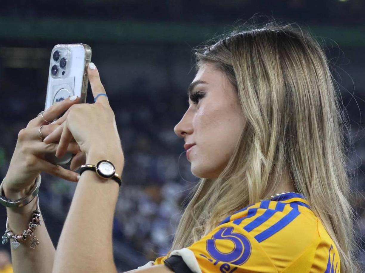 El arribo de Tatiana Flores al futbol mexicano generó altas expectativas, pues llegó proveniente del Real Oviedo de España y tras haber jugado en las fuerzas básicas del Chelsea, hecho que reflejó el nivel de compromiso de la directiva de Tigres por mantenerse como un equipo protagonistas de la Liga MX Femenil.