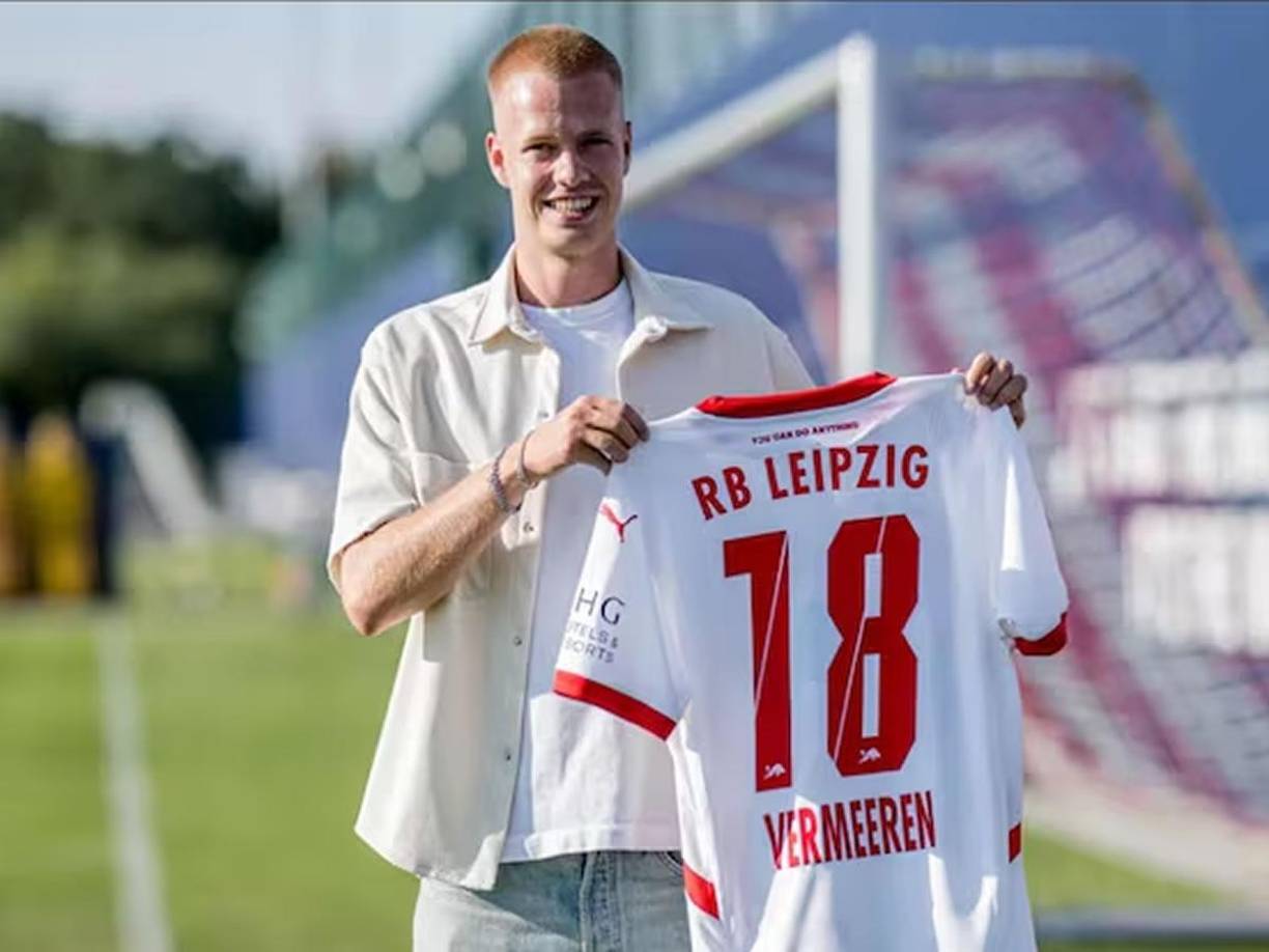 El Atlético de Madrid anunció este viernes el traspaso definitivo del centrocampista internacional belga Arthur Vermeeren al Leipzig, que, tras “haberse cumplido las condiciones pactadas entre ambas partes para ello”, ha hecho efectiva la opción de compra por el jugador con un contrato hasta el 30 de junio de 2029.