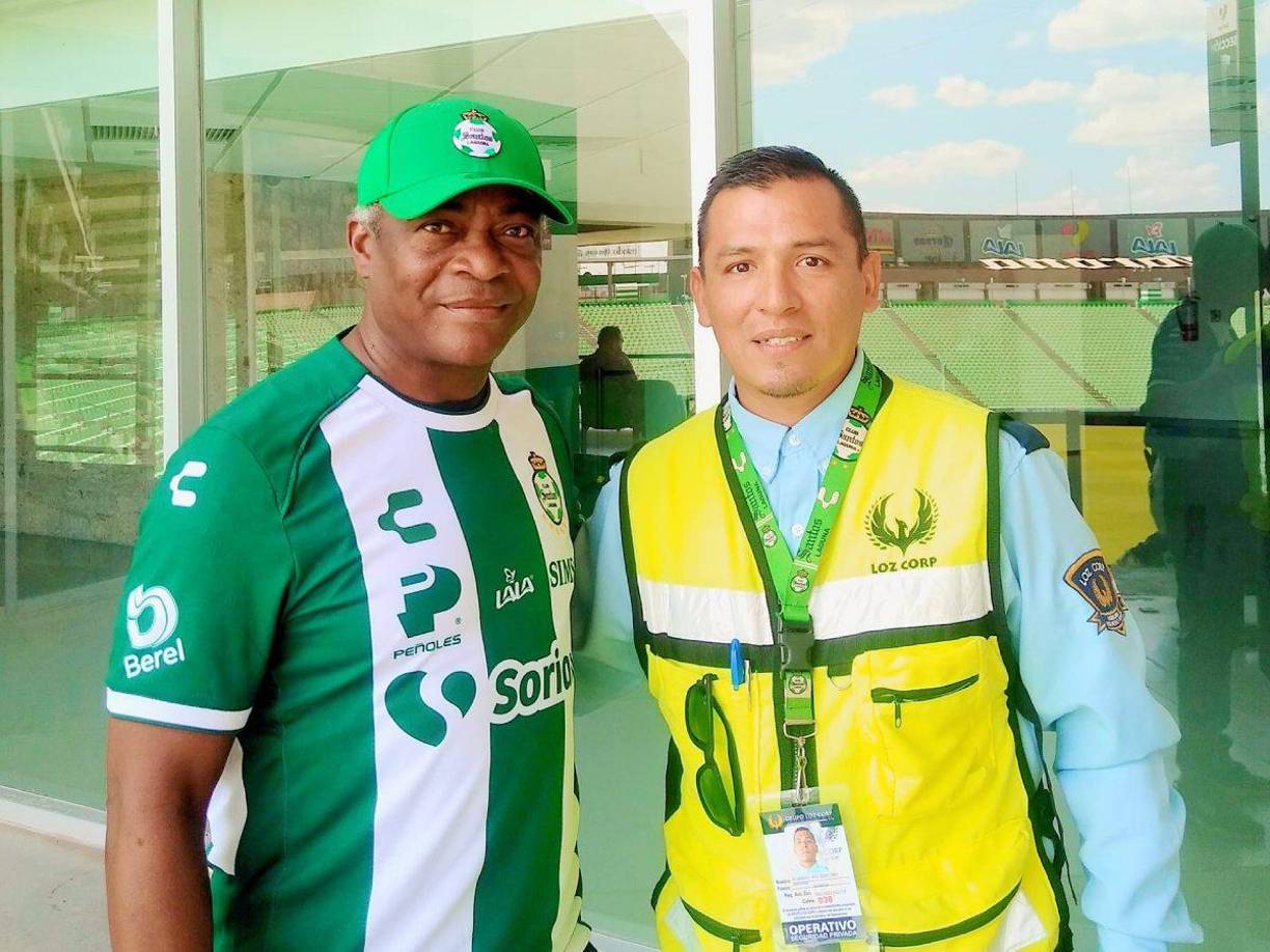 En el 2023, Dolmo fue invitado por Grupo Chilchota a las actividades que las Leyendas de Santos Laguna desarrollaron en octubre del año pasado y de ahí surgió la invitación para permanecer en la Comarca .