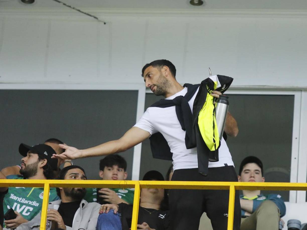 El defensa del Olancho FC, Fabricio Silva, expulsado en el juego de ida, no se perdió el partido y estuvo en el palco del Morazán apoyando a sus compañeros.