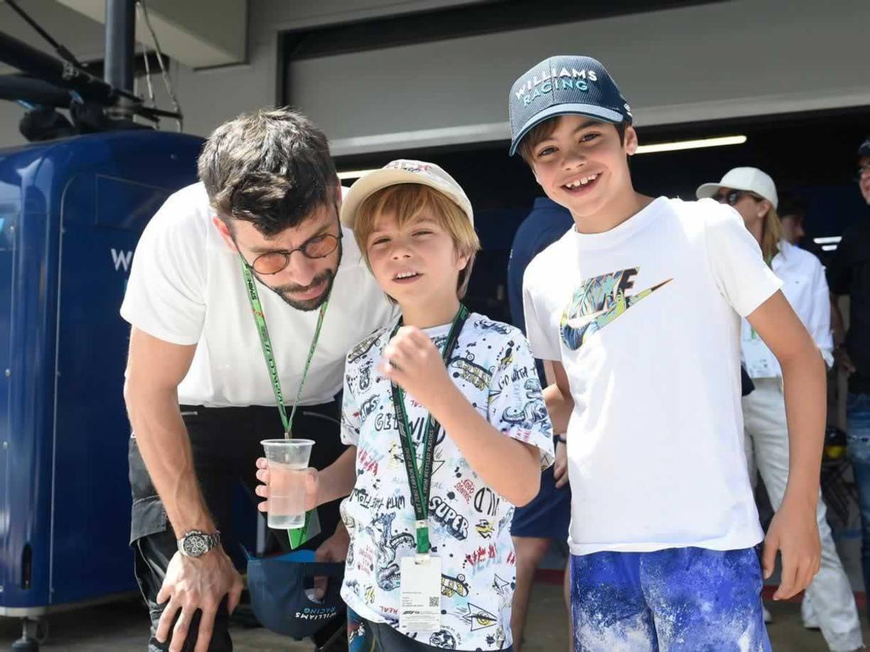 El motivo de la mudanza de Gerard Piqué a Miami es con el fin de estar lo más cerca posible de sus dos hijos Milán y Sasha, mientras que su novia Clara Chía Martí se quedará en Barcelona. 