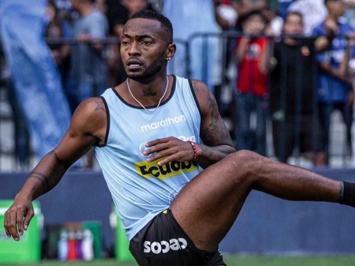 Según lo trascendido, el futbolista fue raptado la noche del lunes 2 de diciembre, cuando fue subido a la fuerza a un vehículo en la ciudad de Esmeraldas. 