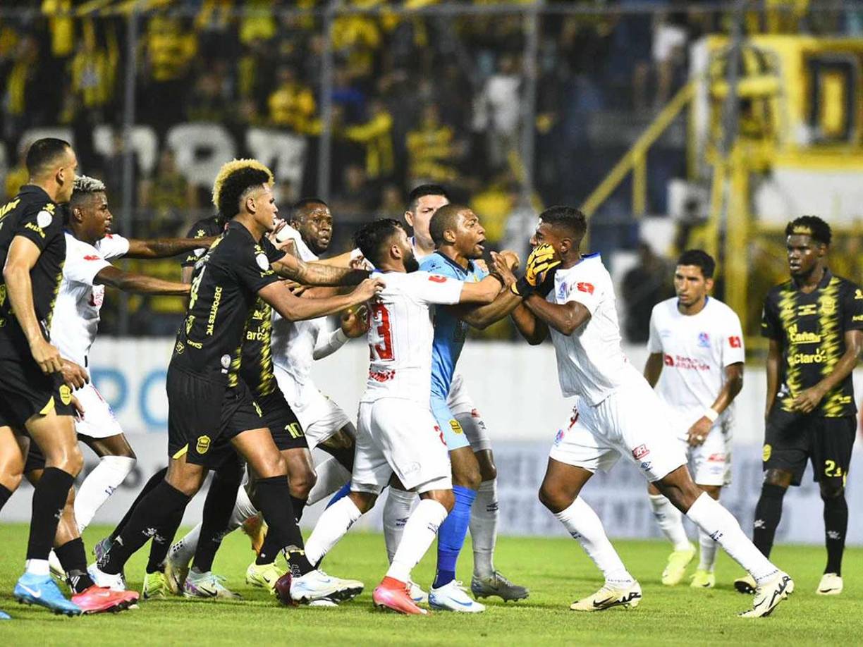 ‘Buba‘ López enloqueció y se peleó con Marcos Montiel.