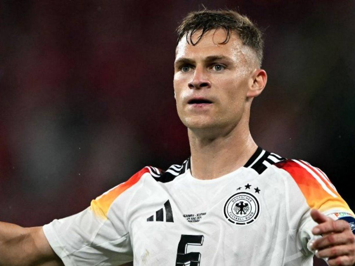Bombvazo. Según RMC Sports, el Paris Saint Germain habría reactivado el interés por hacerse con el mediocentro alemán, Joshua Kimmich. El volante destaca en el Bayern Múnich.