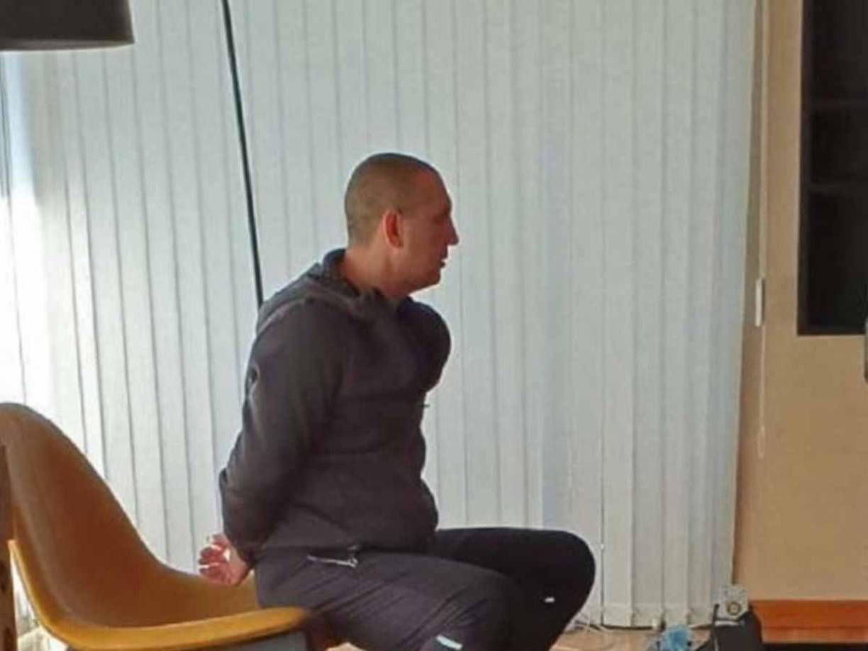  Entre las hipótesis que surgieron en los últimos días, la supuesta interna en la barra y los índicios de que la zona en la que fueron atacados habría sido liberada motivaron a la Justicia a realizar un allanamiento en la sede de la comisaría 9° de barrio Arroyito y el domicilio de la sospechosa.