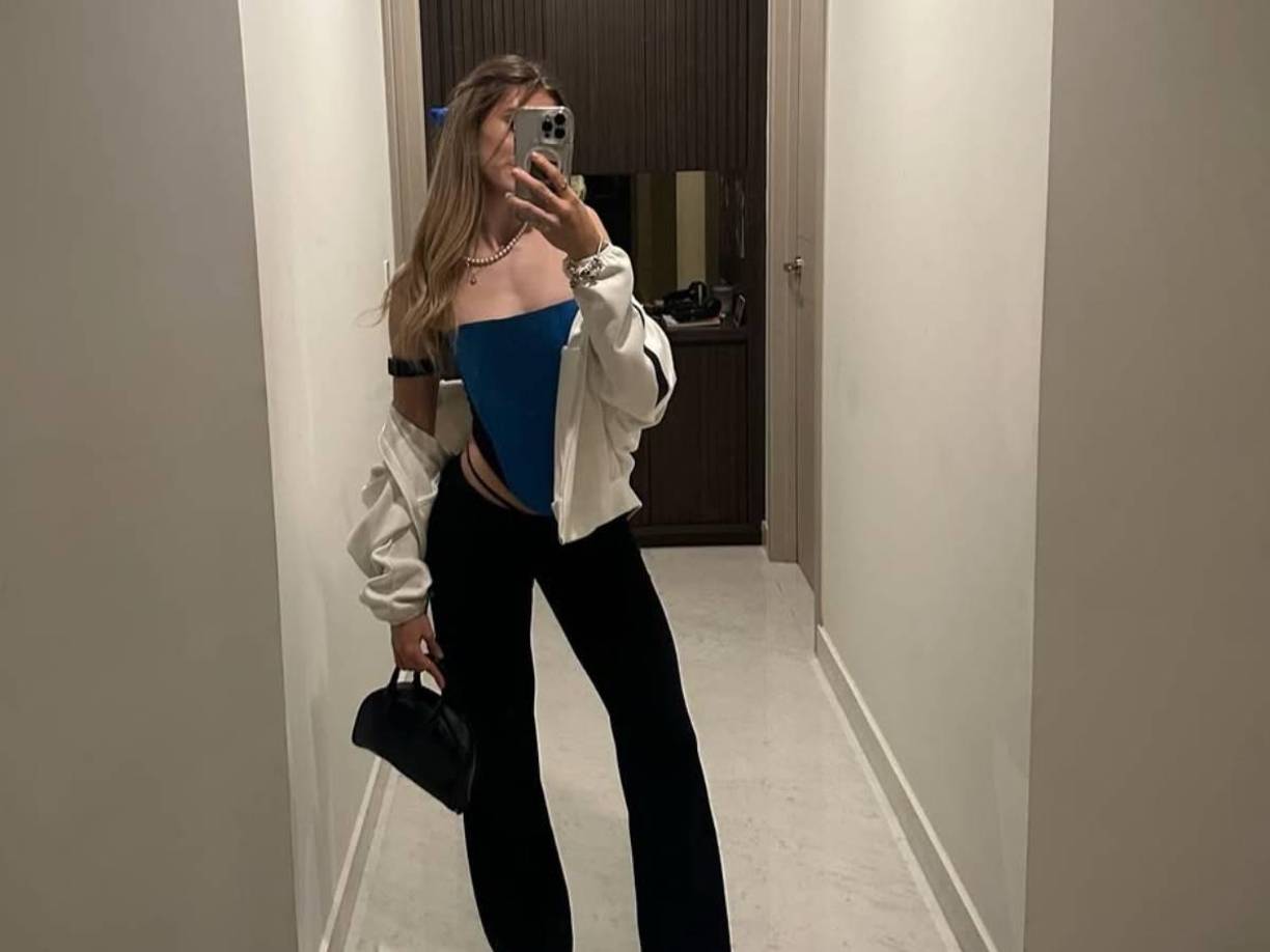 Oriunda de Ontario, Canadá, pero con nacionalidad mexicana y británica, la joven futbolista prácticamente fue borrada del equipo y la prensa azteca dio a conocer el fuerte motivo de esta polémica decisión.