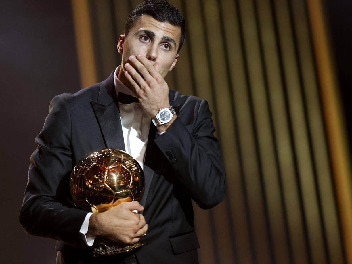 El español Rodri se quedó con el Balón de Oro 2024 y las redes sociales estallaron ya que la mayoría señala que el premio era para Vinicius.