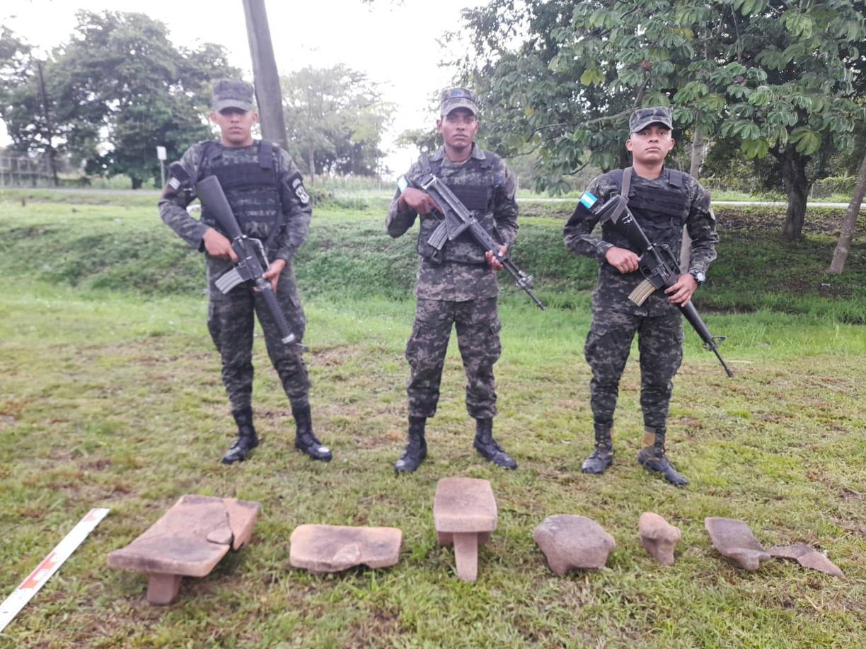 En la zona donde fueron halladas las piezas también se realizó el descubrimiento de un sitio antropológico en el sector de Antigual, cabecera del rio Zorrillo, zona núcleo de la Reserva del Hombre y Biosfera del Río Platano. 