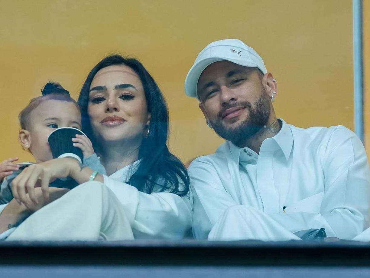 Ahora se desempeña en Al Hilal de Arabia Saudita, aunque los dueños del club ya no estarían conformes con sus servicios por la acumulación de lesiones que acarrea.