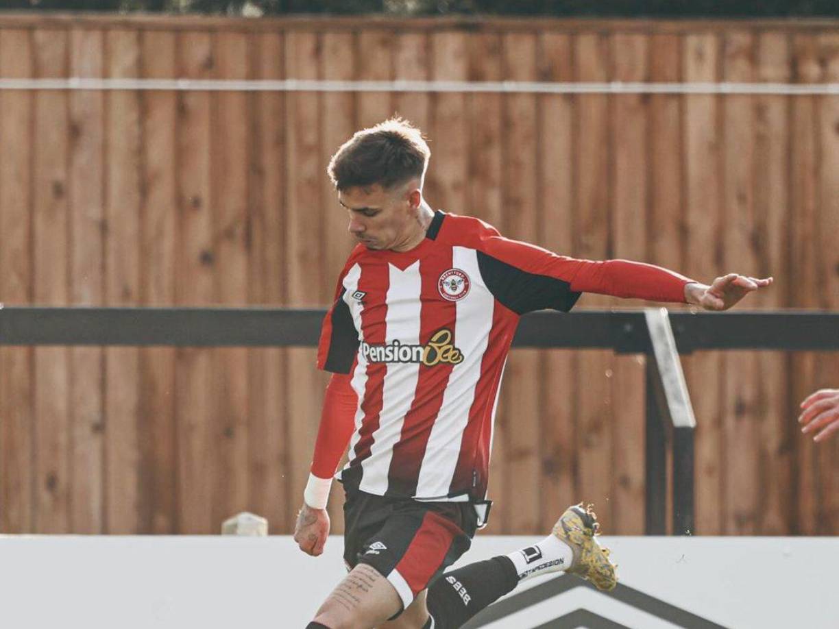 Romeo Beckham, el hijo de 22 años de Victoria y David Beckham, ha tomado una decisión que ha dejado a muchos sorprendidos: abandonará el fútbol .