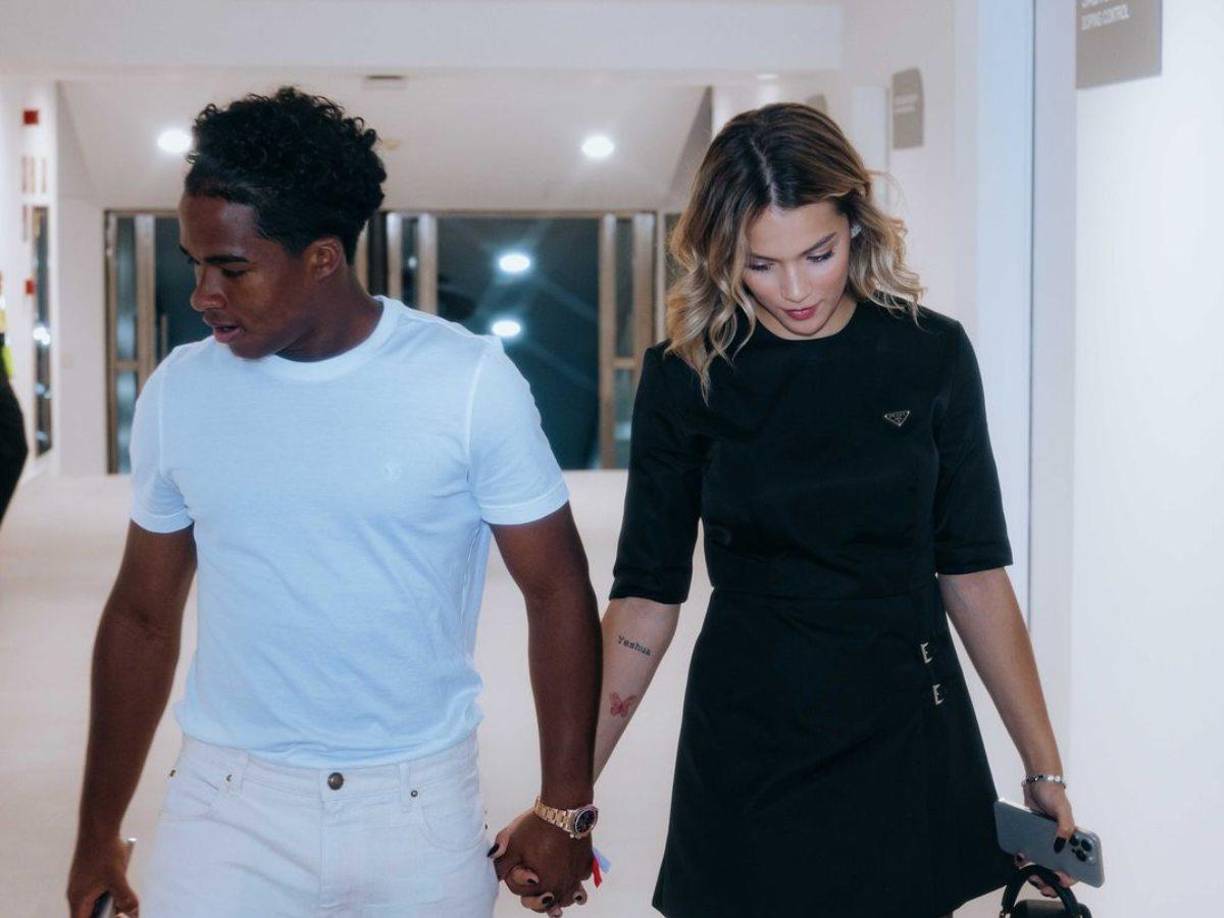 Otra de las cláusulas prohíbe al madridista tener novia virtual en alguno de los videojuegos a los que es adicto.