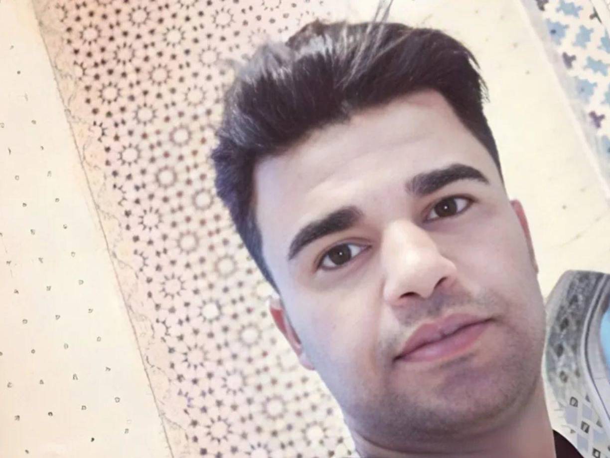 El joven fue arrestado en marzo de 2020 y fue acusado de prender fuego a un edificio gubernamental durante las protestas contra el Gobierno de Irán de 2019, acusación que el campeón de boxeo iraní negó.