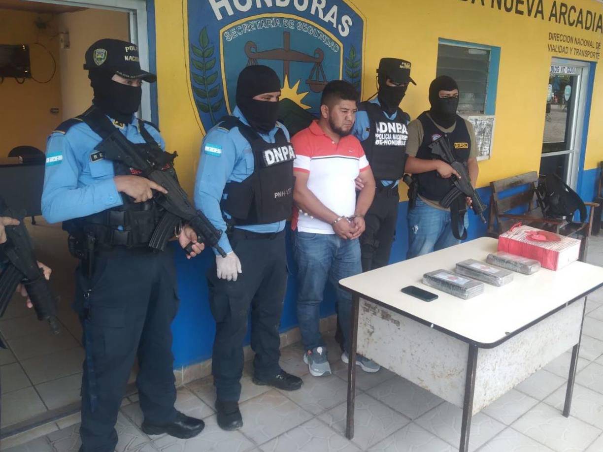 La Dirección Nacional Policial Antidrogas (DNPA) decomisó un cargamento de clorhidrato de cocaína