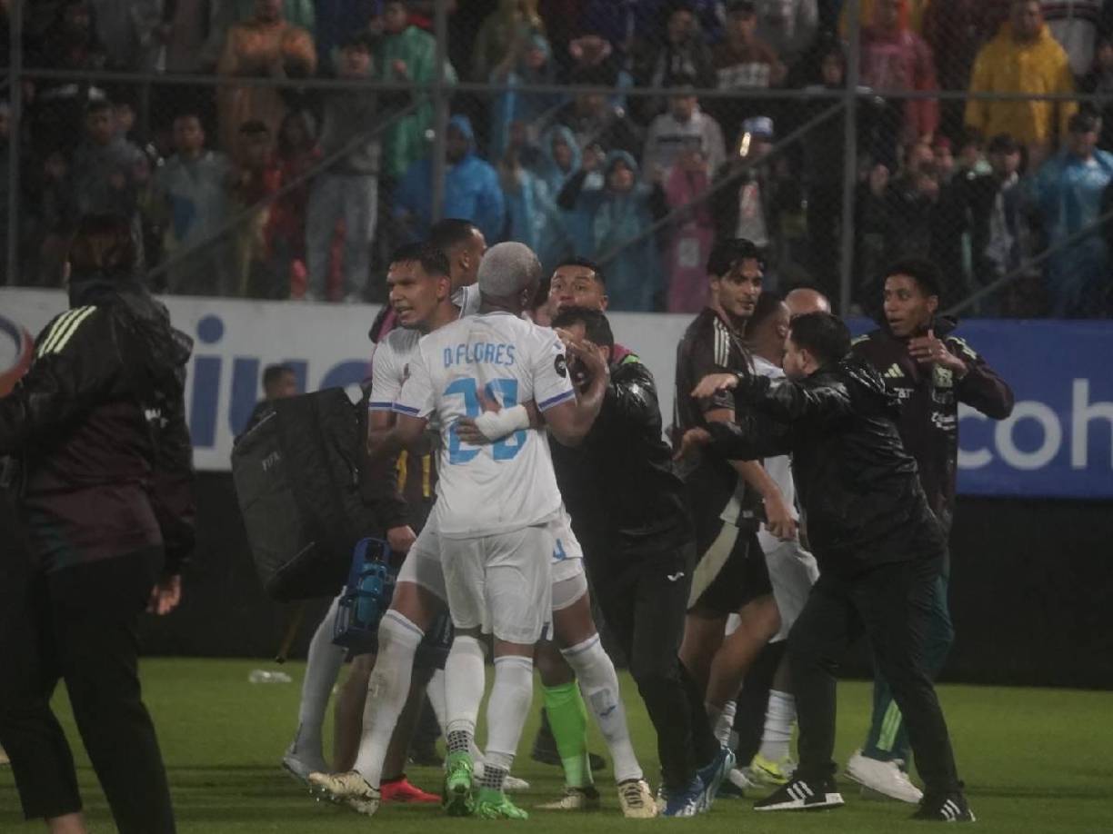 Honduras tendrá que buscar mantener la ventaja del 2-0 o aumentarla al jugar como visitante en el estadio del Toluca, cuya altura es de 2,600 metros sobre el nivel del mar y con una capacidad para albergar 30,000 personas, donde la mayoría estará compuesta por la afición de México. 