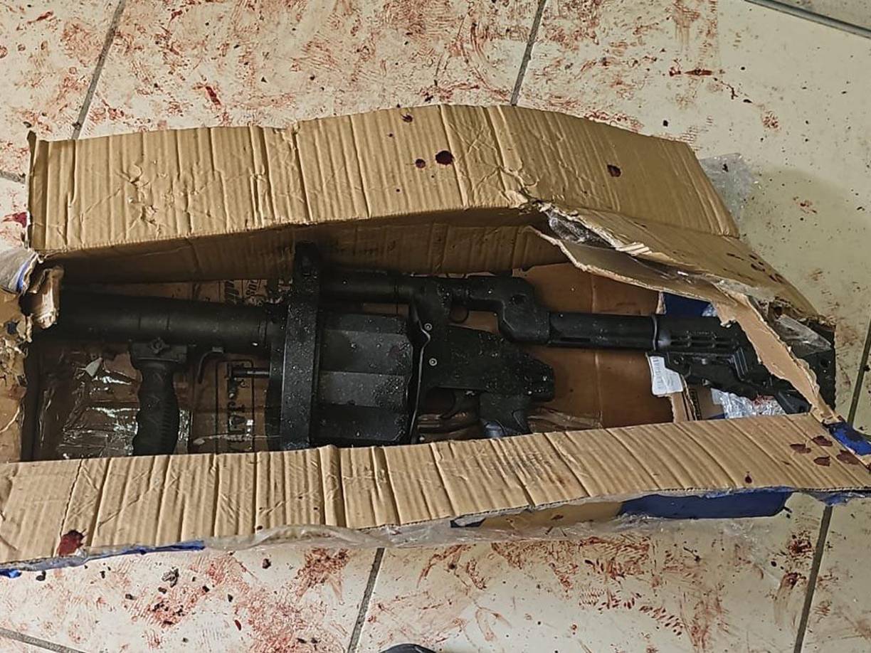 El lanzagranadas hallado en la vivienda allanada.