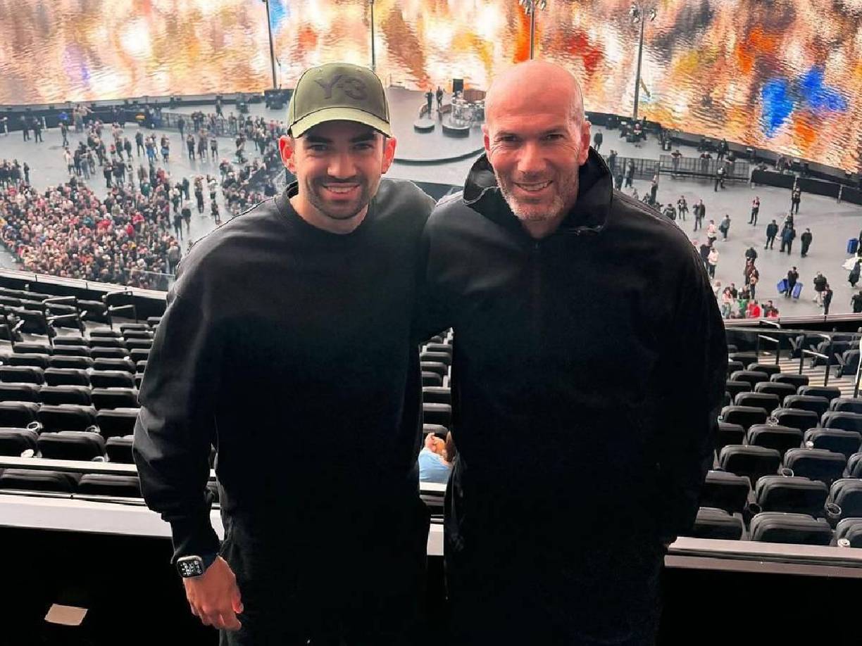 También apoyará a sus hermanos menores, hijos de Zidane: Luca, de 26 años, juega en el Granada, Théo, de 22, en el Córdoba y el benjamín de la familia, Elyaz, que tiene 19 años, en el Betis.