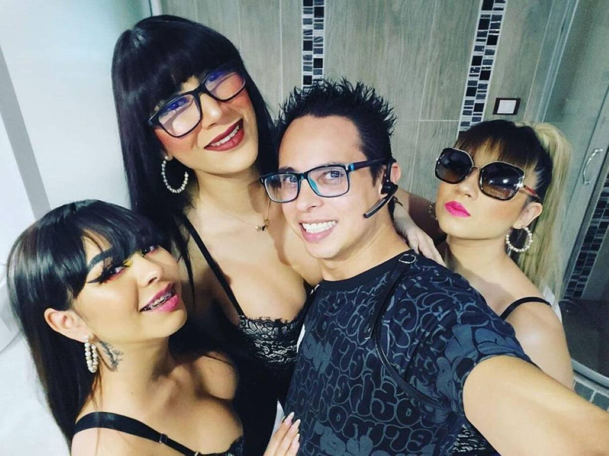 La joven actriz saltó a la fama por ser parte de una relación poliamorosa con el productor de cine para adultos Alex Marín, y las actrices Mía Marín y Yamileth Ramírez.