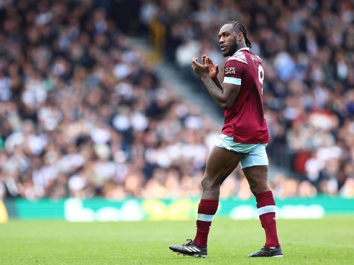 Su último partido con el West Ham fue el pasado 3 de diciembre en la derrota 2-1 ante el Leicester City en donde ingresó de cambio.