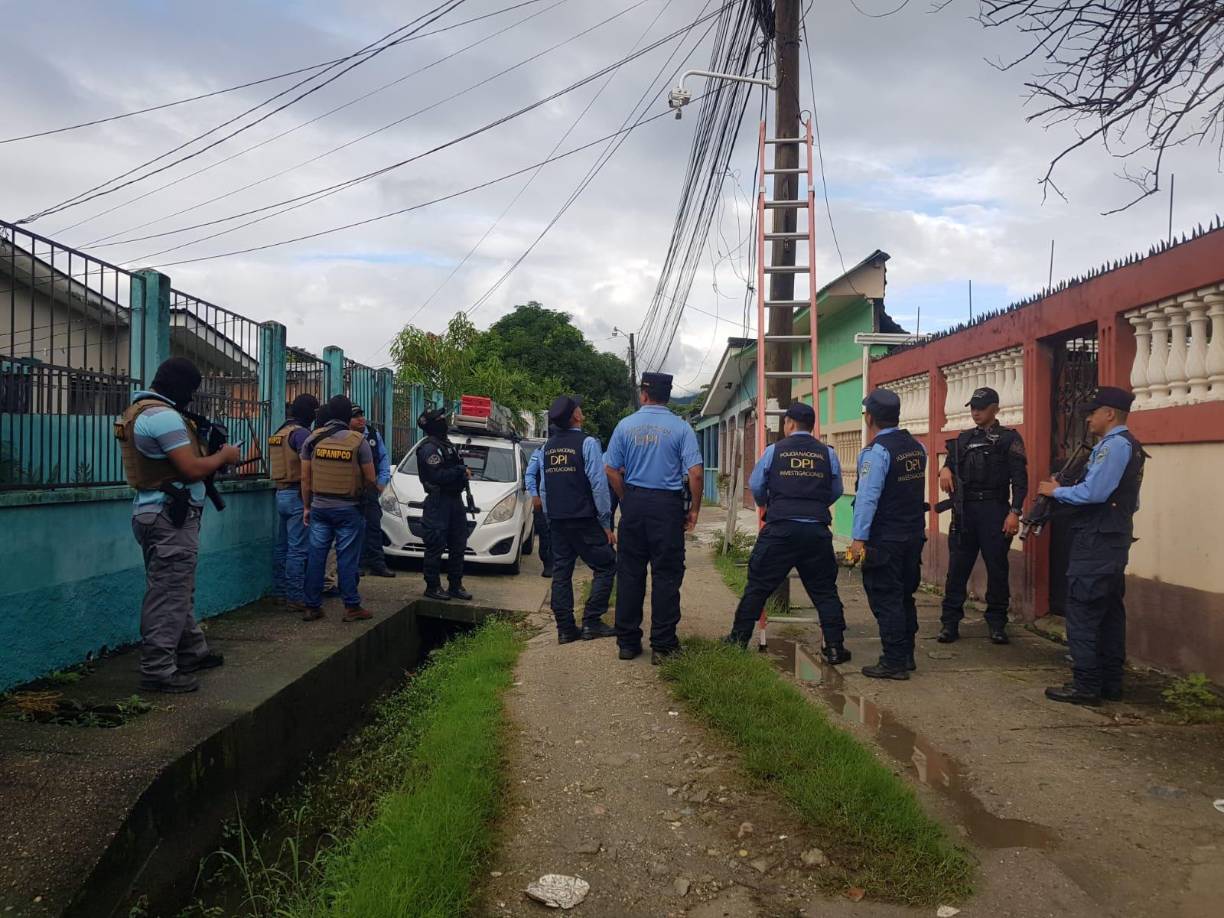 En el operativo llevado a cabo recientemente, las autoridades lograron desmantelar una red de cámaras de seguridad utilizadas por criminales en diferentes puntos estratégicos. 