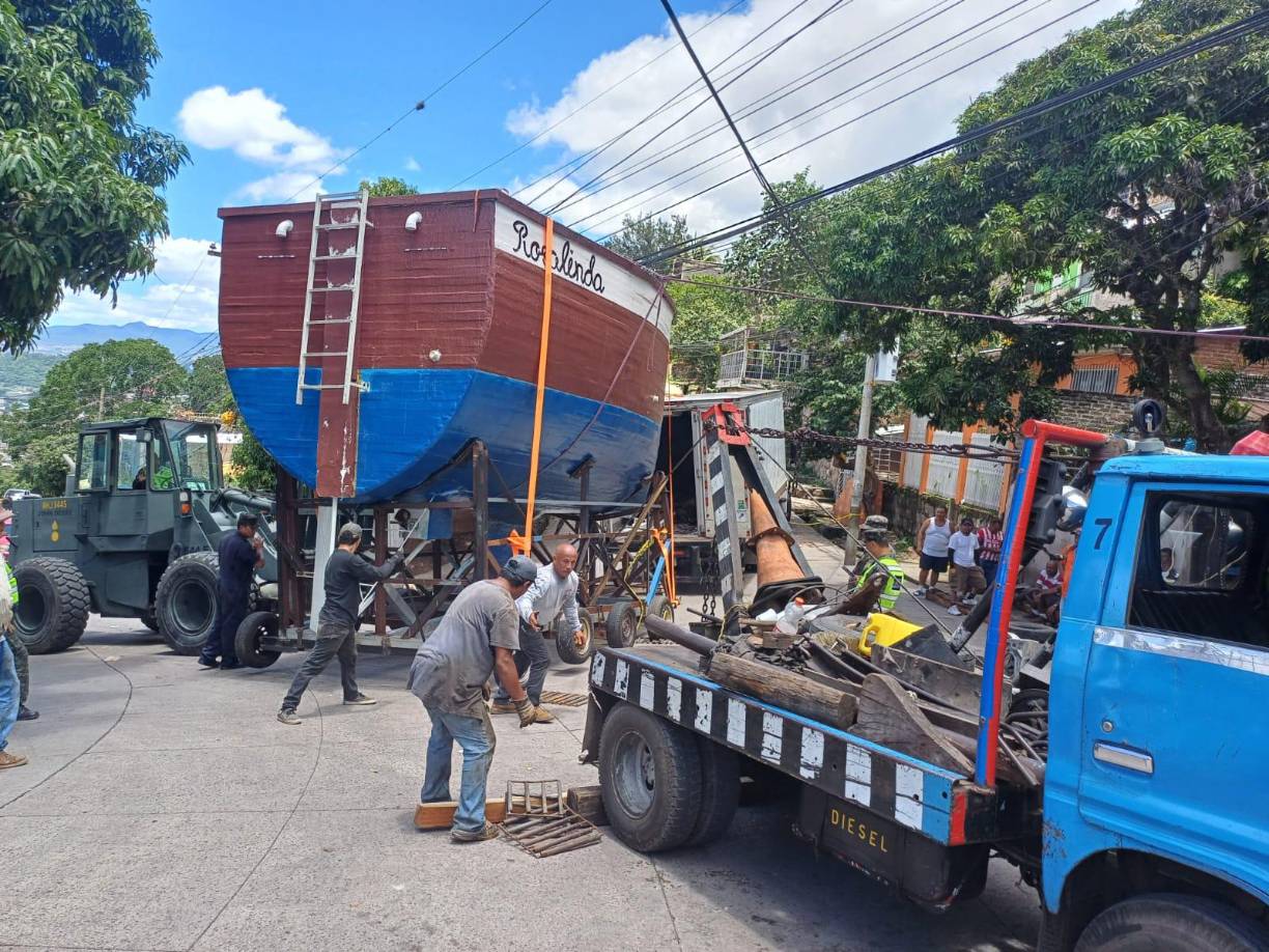 La maniobra, que representó un desafío logístico considerable, fue realizada con éxito, según confirmó el capitán Mario Rivera, portavoz de las Fuerzas Armadas.