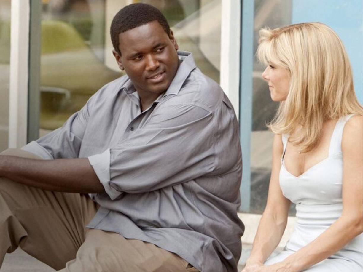 Michael Oher, el exjugador de futbol americano y quien inspiró con su vida el guión para la película ‘The Blind Side’ (Un sueño posible), presentó una petición de demanda a sus padres adoptivos en Tennessee debido a que supuestamente lo utilizaron para hacerse millonarios. 
