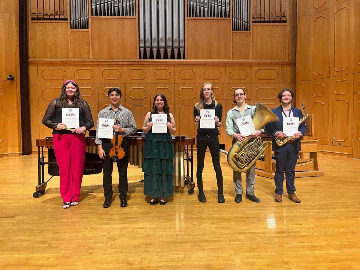 Privilegio que solo reciben los seis músicos más destacados de la facultad de Artes Creativas y Escénicas de Northwestern State University of Louisiana, en las categorías de instrumentos de cuerda, viento, metales, piano, percusión y voz.