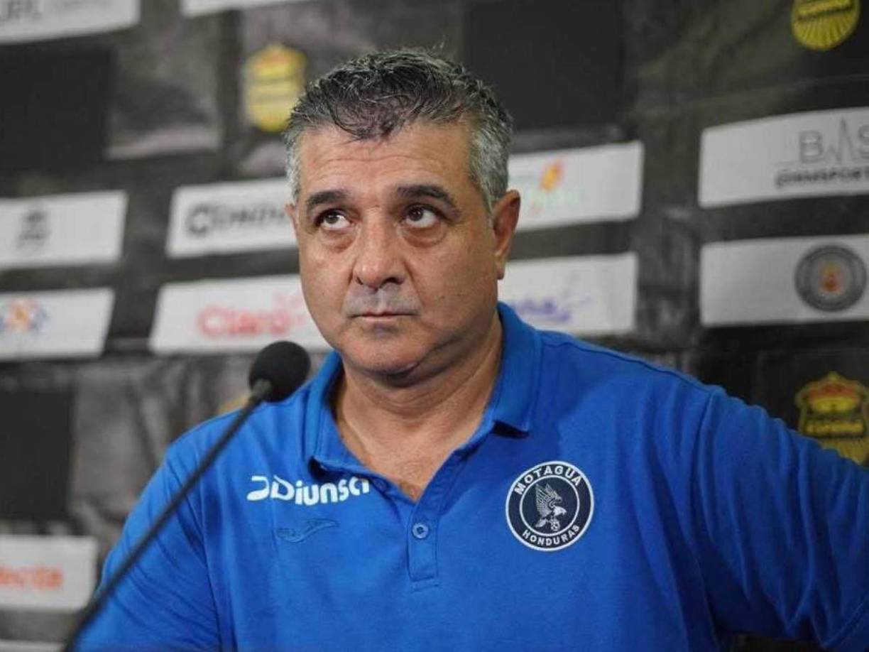 La respuesta del técnico no se hizo esperar. A través de su cuenta de ‘X’, Diego Vázquez arremetió contra Pineda con una contundente crítica.