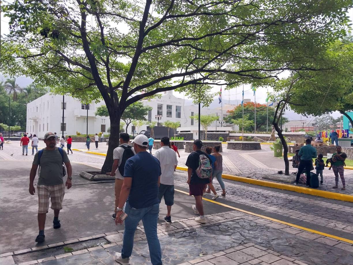 El alcalde de San Pedro Sula, Roberto Contreras, anunció este jueves que luego de una reunión con los líderes de los vendedores, 34 de ellos serían reubicados.