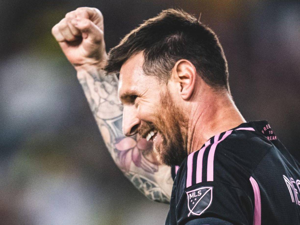 Con la obtención del trofeo Supporters’ Shield de la MLS 2024, Lionel Messi sumó un nuevo trofeo a su vitrina, consiguiendo así el segundo de su cosecha del 2024. El astro argentino acumula hoy 46 títulos oficiales a lo largo de su carrera, sumando su palmarés en clubes y selecciones (mayores y juveniles).