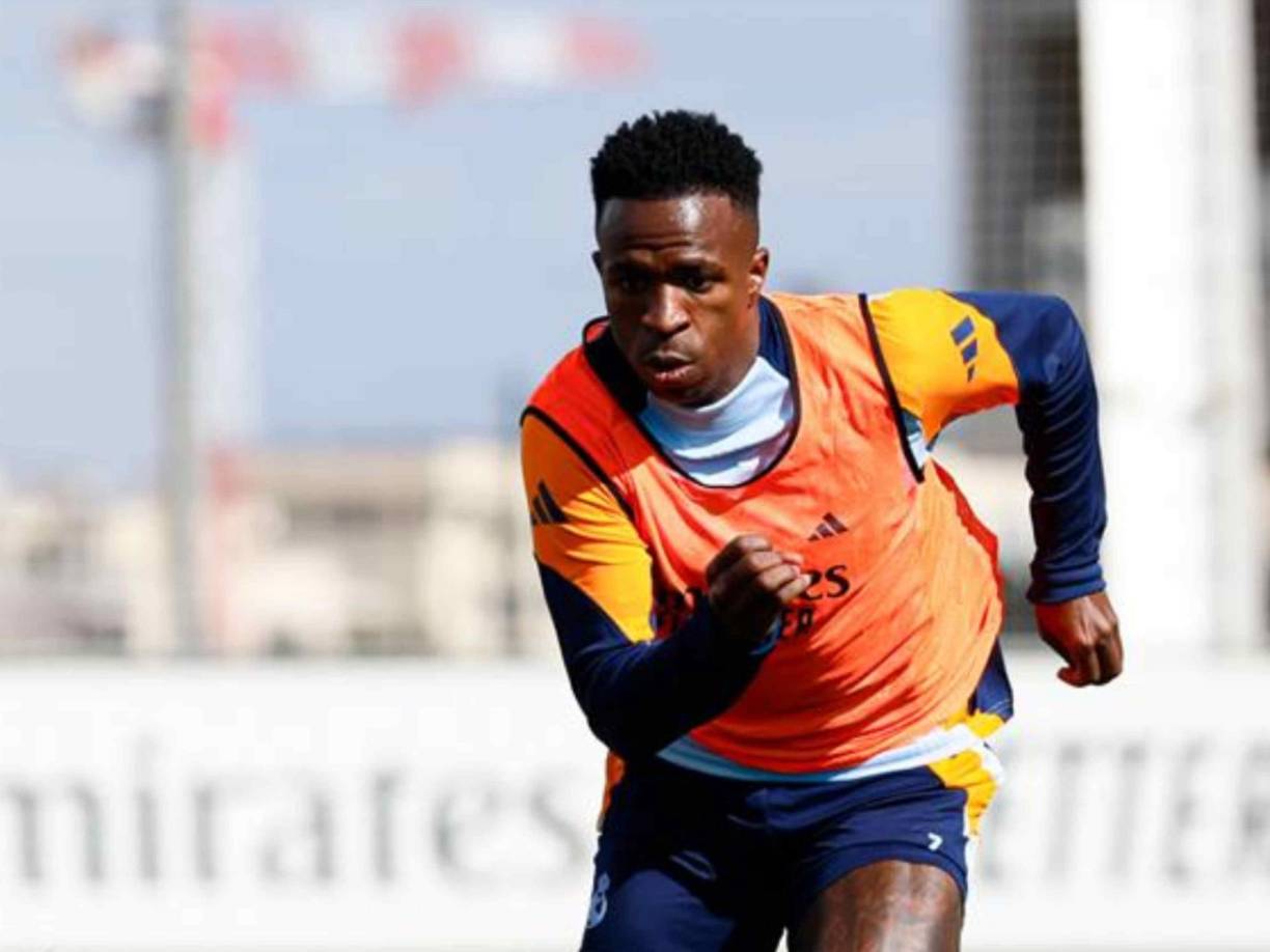 Vinicius siente que “los árbitros, en lugar de protegerle a él, terminan amonestándole por llamar la atención de lo que le sucede en el campo”.