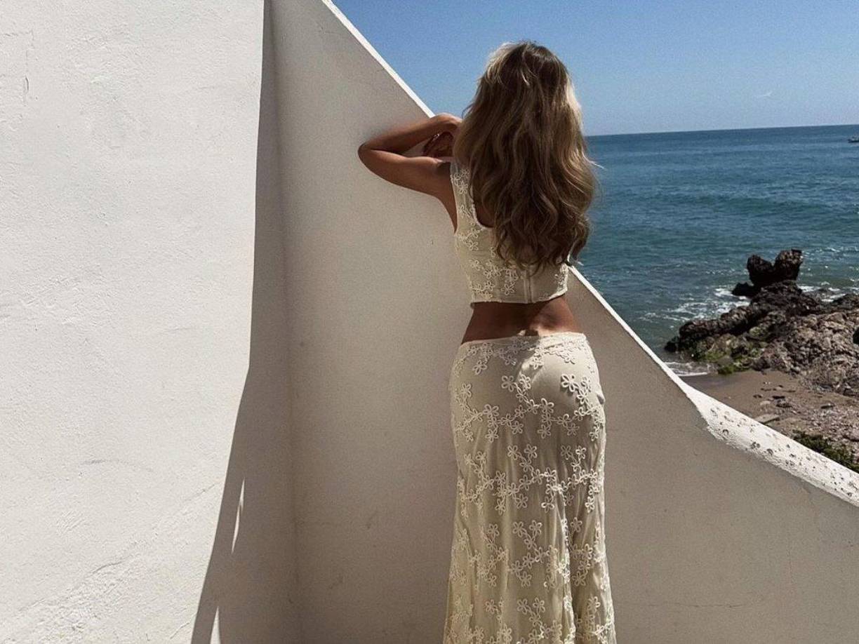 Según The Sun, el propio Bellingham fue a recogerla en su avión a Ámsterdam y han estado juntos en la casa que el jugador tiene en Madrid.