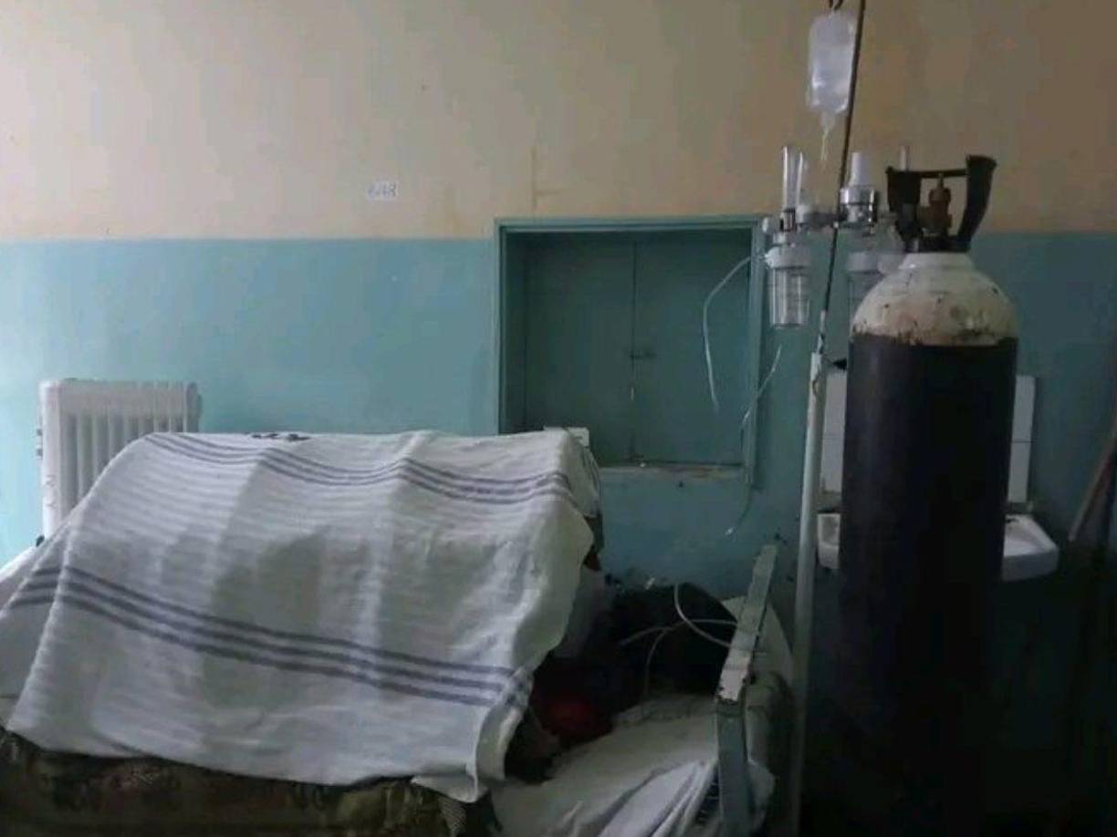 El presunto agresor también sufrió quemaduras graves y se encuentra en el mismo hospital, de acuerdo con la citada fuente.