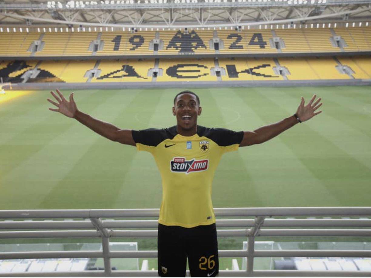 El delantero francés Anthony Martial ha fichado por el AEK Atenas de forma gratuita tras dejar el Manchester United en verano. Ha firmado un contrato de tres años con el 13 veces campeón griego tras finalizar su estancia de nueve años en Old Trafford.