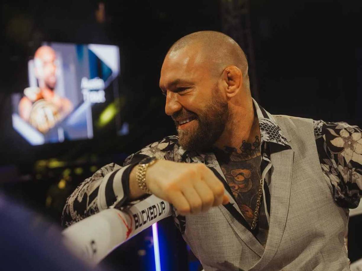 En su declaración asegura que tras el acto se quedó dormido una o dos horas y que la mujer, Nikita Hands, le despertó y volvieron a mantener relaciones íntimas.