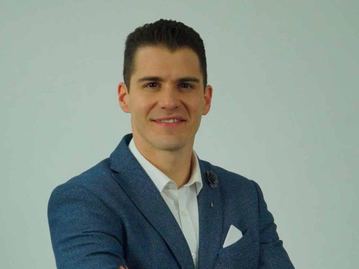 ”Descalabraron literalmente al Vasco Aguirre tras el final del partido. Después de que todo el juego los aficionados se la pasaran aventando objetos”, señaló un molesto Sergio Dipp. 