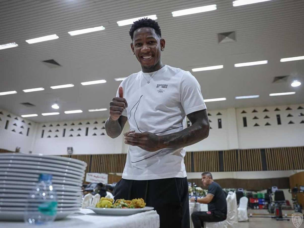Romell Quioto reveló que está siguiendo un régimen alimenticio en el club árabe: “Tengo una gente que me provee la alimentación, basado en una dieta balanceada enfocada en un deportista de elite. Este es un país muy diferente al nuestro y la adaptación es compleja”.