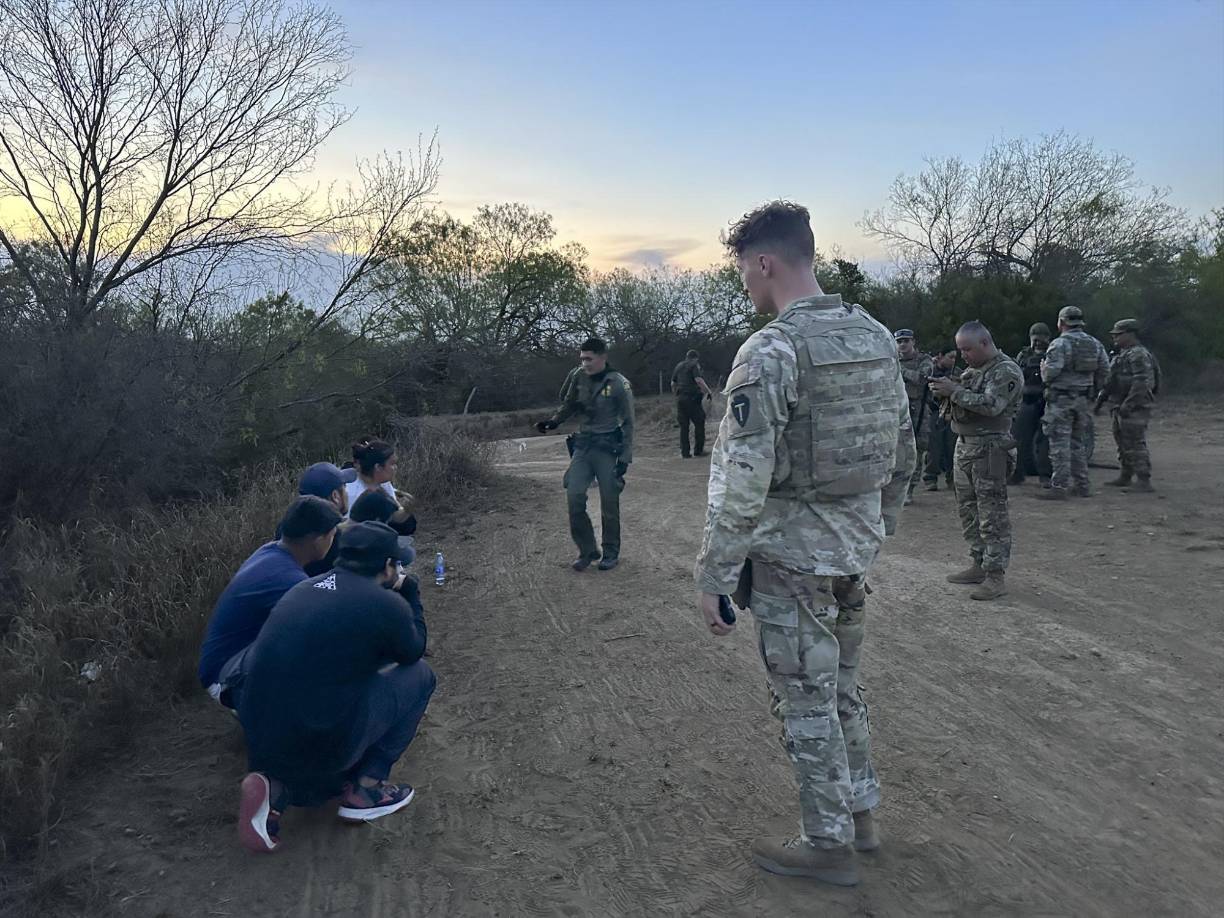En un intento por evitar una avalancha de migrantes, el gobierno del presidente Joe Biden anunció a finales de abril varias medidas como la apertura de centros en Colombia y Guatemala para preseleccionar a aquellos que podrán entrar en el país.