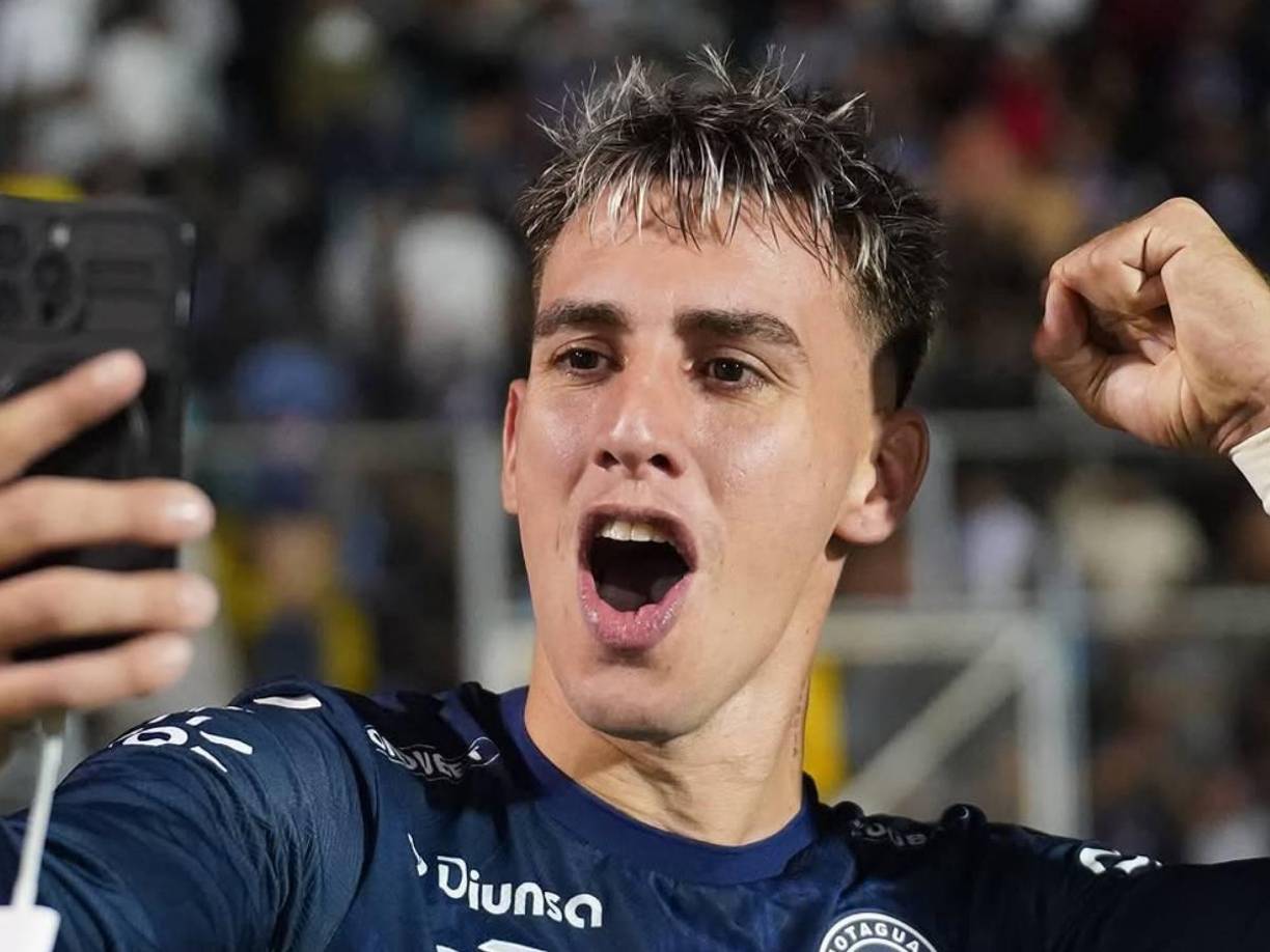  Rodrigo Auzmendi se despidió de la afición de Motagua. El delantero y la directiva de Motagua no pudieron llegar a un acuerdo de renovación. 