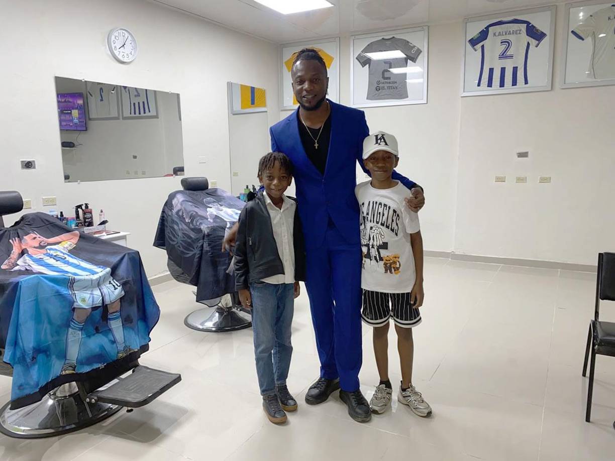 El jugador contó que la idea de la barbería surgió de repente: “Me gusta la moda y cómo también es algo que el barrio no tiene vi la oportunidad de hacer un negocio. Quiero que digan la barbería de Kevin”.