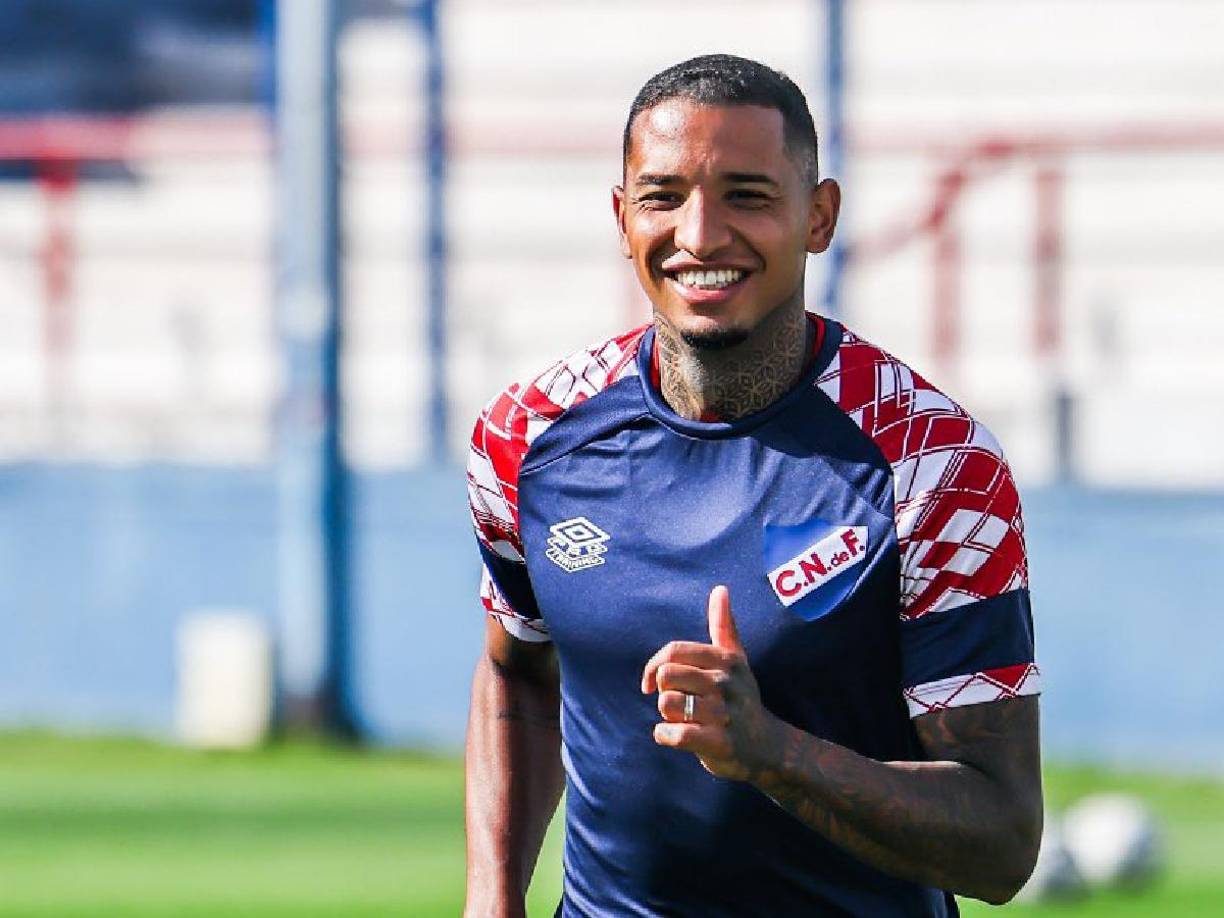 Sin embargo, con el paso de los días, su estado de salud empeoró y el nuevo informe señaló que el jugador tenía “cuadro neurológico crítico”. Este martes, Izquierdo falleció a los 27 años y puso de luto al mundo del fútbol.