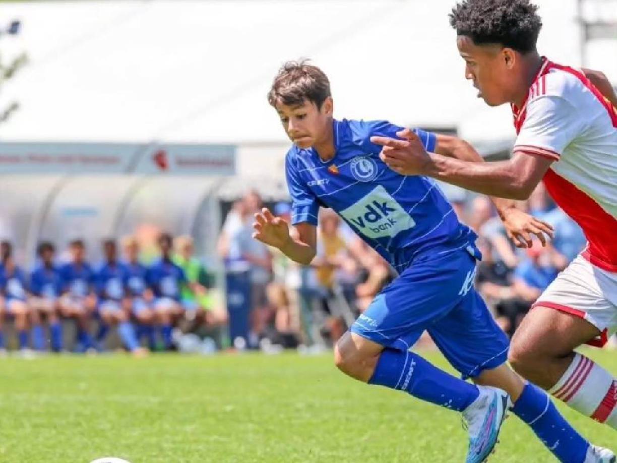 Se ha formado desde muy joven en las inferiores del KAA Genk, uno de los clubes de mayor renombre en dicho país.