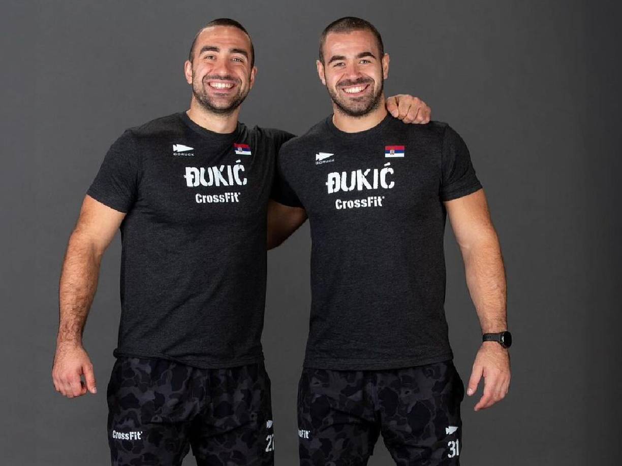 Antes de la competencia, Lazar Dukic también compartió una imagen en compañía de su hermano con el posteo: “La sangre no es agua, desde la cuna hasta la tumba, mi alma afín, mi hermano. La sangre no es agua, personas del mismo temple, nunca me traicionará, mi hermano”.