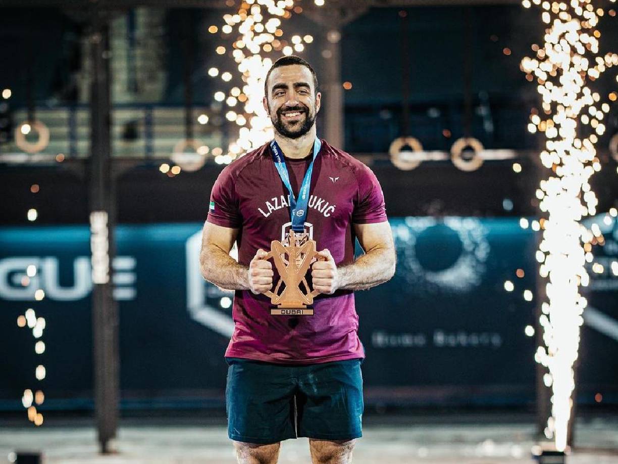 Incluso el portal español 20minutos brindó información preocupante sobre lo que pasó en el fatal momento: “Varios asistentes afirman que vieron cómo Dukic se ahogaba e incluso alguno intentó entrar a auxiliarlo, aunque un socorrista lo impidió. Una ambulancia se encontraba en la zona del evento”.