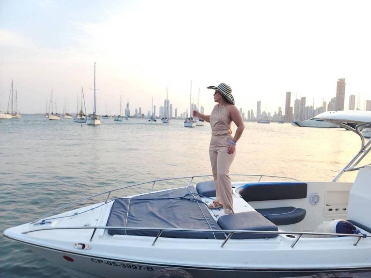 En sus redes sociales, la joven hondureña compartía fotografías que mostraban viajes en yate, ropa de diseñador y cenas exclusivas.